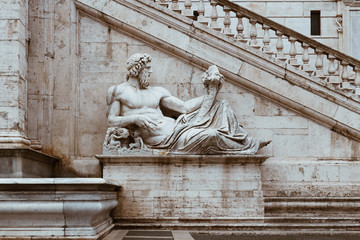 Obraz premium Front view of the Palazzo Senatorio (Senatorial Palace) and Fontana della Dea Roma in The Piazza del Campidoglio on top of the Capitoline Hill in Rome, Italy