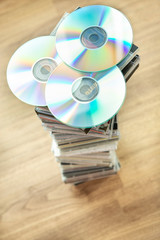 쌓여 있는 음악cd