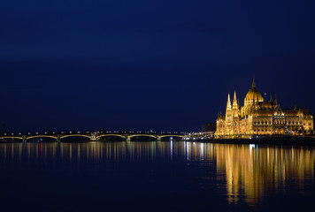 Fototapeta na wymiar Parliament Palace and the bridge over the Danube in Budapest at night
