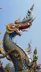 Fototapeta na wymiar Estatua de dragón
