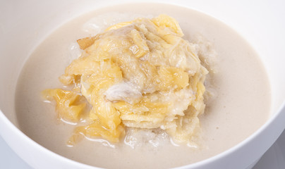 Sticky rice and coconut milk, durian sticky rice with sewn flavour The rice is beautifully arranged. Coconut milk, durian yellow, sweet and delicious with durian meat is beautiful and delicious