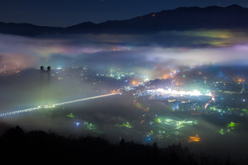 七色の雲海夜景