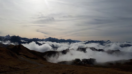 Nebelhorn in herbstlichen Nebel gehüllt
