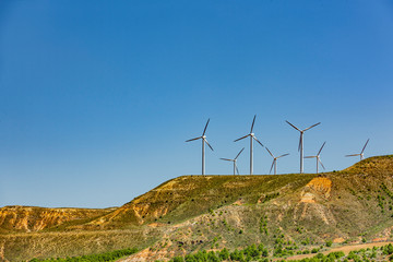Windpark in der Wüste Bardenas Reales in Navarra