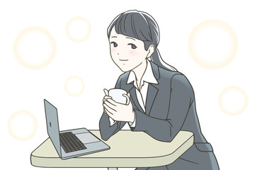 仕事の気分転換の為にカフェでリラックス_上半身のみ