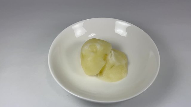 茹でたじゃがいも