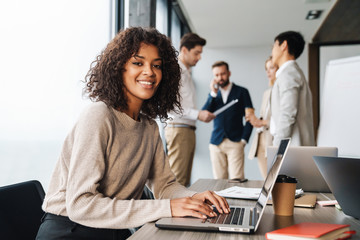 Attractive african young confident businesswoman