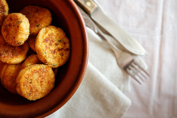 fried cutlets in a bowl