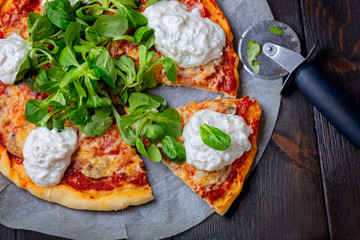 Pizza with tomatoes and strachatella cheese