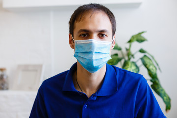 Fototapeta na wymiar man wearing protective mask. coronavirus 2019-nCoV