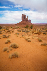 hiking the wildcat trail in the monument valley, usa