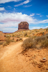 hiking the wildcat trail in the monument valley, usa
