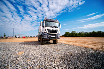 Lkw auf baustelle