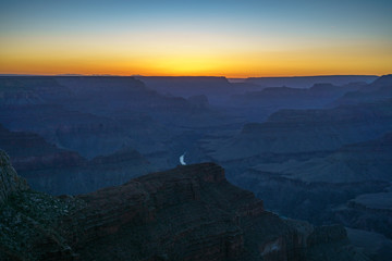 Fototapeta na wymiar sunset at the hopi point in grand canyon national park, arizona, usa