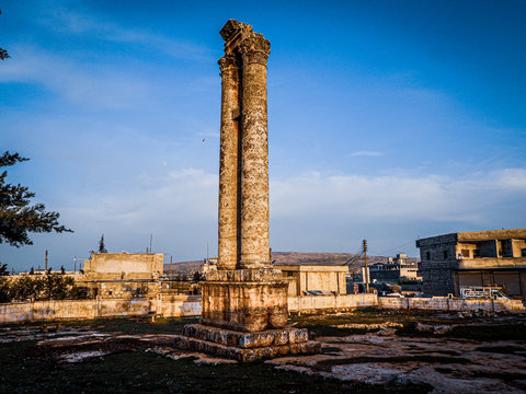 Sarmada Column is made up of four columns, 16 meters high, with crowns
He wrote on one of the two remaining columns, Dedication and History 132-141 AD