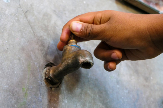Clean water tap, opened with the right hand.