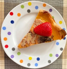 cream and strawberry cake