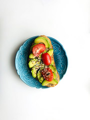 toast with avocado red tomatoes
