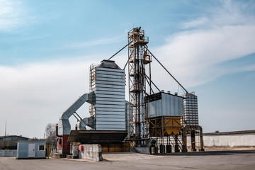 Obraz premium agro-processing and manufacturing plant for processing and silver silos for drying cleaning and storage of agricultural products, flour, cereals and grain. Granary elevator.