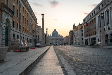 Fototapeta na wymiar San Pietro in Rome appears like a ghost city during the covid-19 emergency lock down