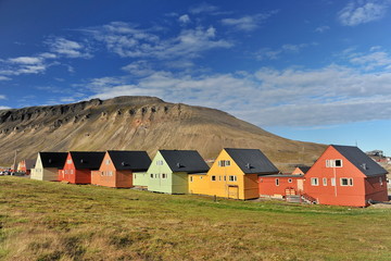 The main city of the Svalbard archipelago. Longyear is a city in which many scientists study the nature and wildlife of the Arctic.