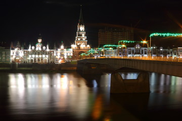 Obraz premium night city and the river in the lights