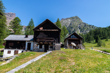 Fototapeta na wymiar Il borgo montano presente all'Alpe Devero, Baceno, Alpi Lepontine, Ossola, Piemonte, Italia 