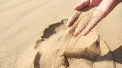 Fototapeta na wymiar drawings in the sand, sand, footprints in the sand, 
