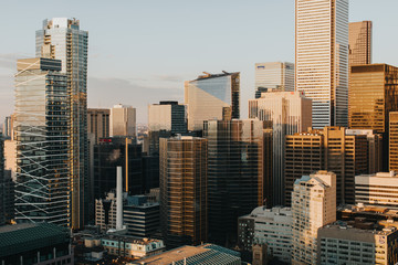 Coucher de soleil sur les building de Toronto © lorabarra