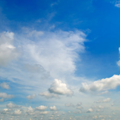 Obraz premium Cumulus clouds in the blue sky .
