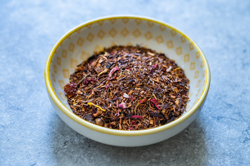 Winter Berry Dried Rooibos Tea Pieces with Dry Strawberry, Hibiscus, Flavoring, Cinnamon, Cloves, Rosehip, Apple, Calendula, Vanilla bits.
