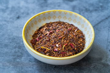 Winter Berry Dried Rooibos Tea Pieces with Dry Strawberry, Hibiscus, Flavoring, Cinnamon, Cloves, Rosehip, Apple, Calendula, Vanilla bits.