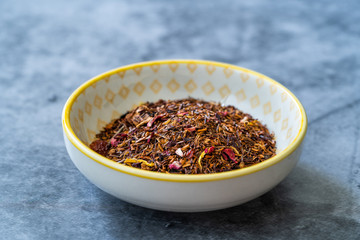 Winter Berry Dried Rooibos Tea Pieces with Dry Strawberry, Hibiscus, Flavoring, Cinnamon, Cloves, Rosehip, Apple, Calendula, Vanilla bits.