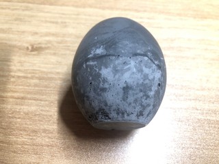 먹을수 없는 돌 계란
