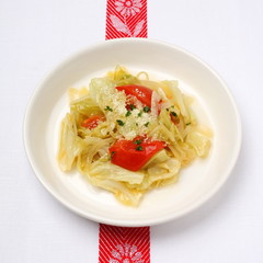 キャベツとトマトの蒸し料理