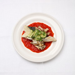 白身魚のソテーにトマトソース