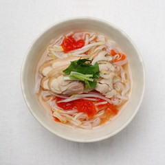 トマト入りのフォー