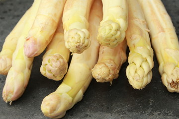 Botte d'asperges blanches
