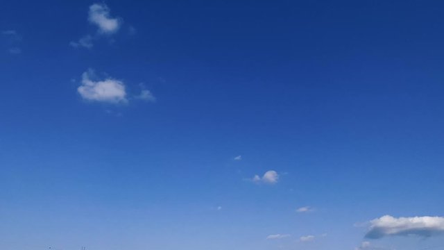 青空に現れて消える積雲 タイムラプス