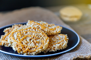 Snacks, crispy rice, caramel slope, Nang Ler Thai dessert