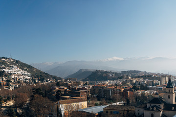 Obraz premium Beautiful aerial view of the city of Granada during the day.