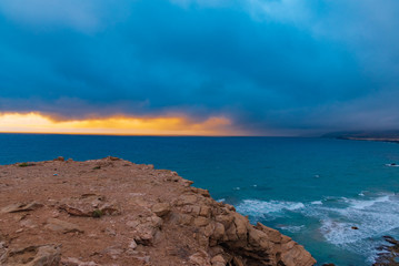 Fototapeta na wymiar ocean sunset on the cliff