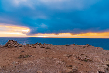 Fototapeta na wymiar ocean sunset on the cliff