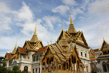 Fototapeta na wymiar Bangkok Grand Palace with a golden part