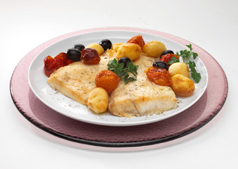 Pesce persico, patate e pomodorini