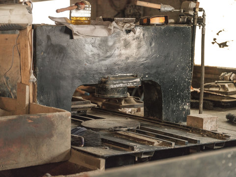 Big black metal shabby automate press for making tiles in modern workshop