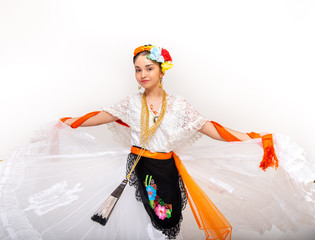 adolecente latina, con traje tipico de veracruz mexico, jarocha con vestido blanco rebozo naranja,...