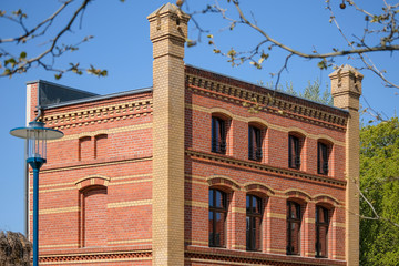 Fototapeta na wymiar old red well-preserved brick building