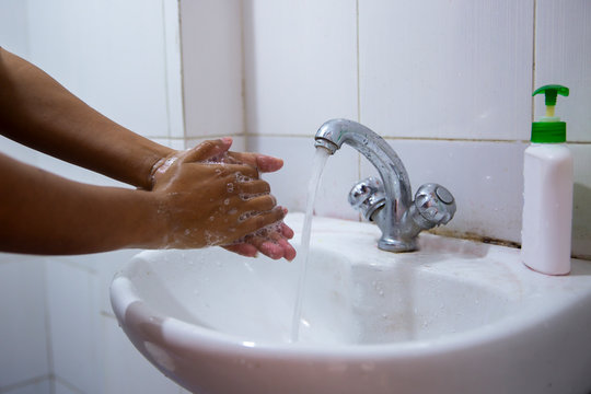 A man Washing hands cleaning hands hygiene shoap