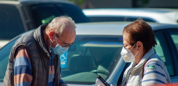 Senior couple wearing masks
